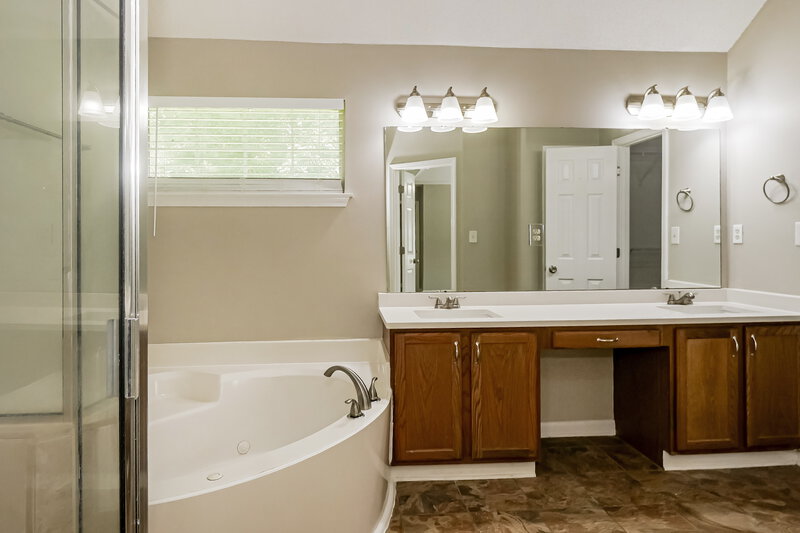 2,140/Mo, 5560 Mary Ln Arlington, TN 38002 Main Bathroom View