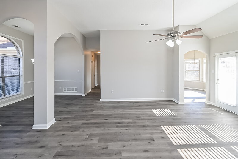 2,115/Mo, 7115 Pipe Dream Cv Southaven, MS 38671 Living Room View 2