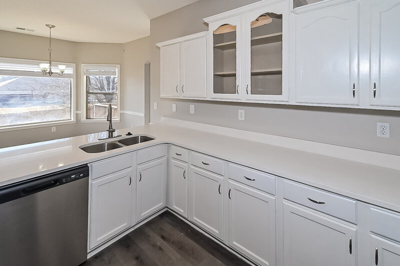 2,115/Mo, 7115 Pipe Dream Cv Southaven, MS 38671 Kitchen View 2