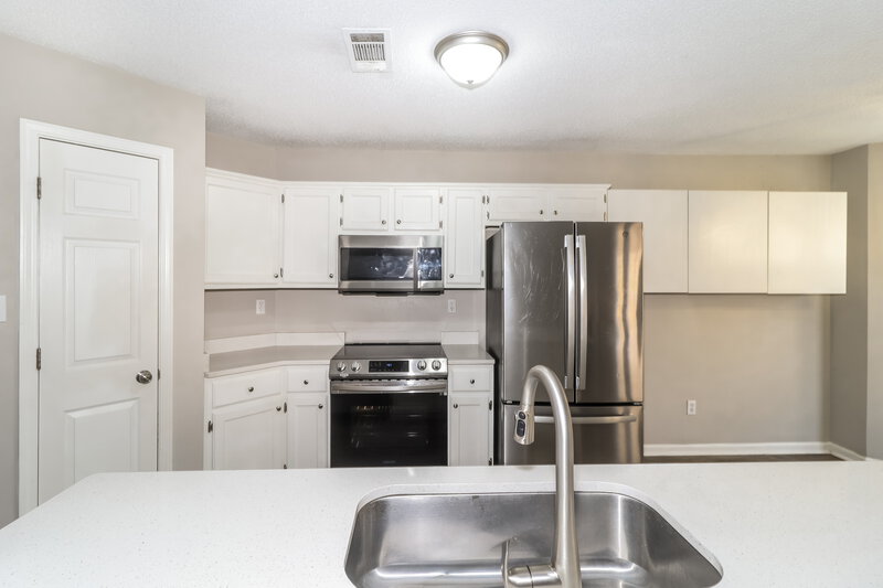 2,315/Mo, 8690 Sandy Hill Cv E Cordova, TN 38018 Kitchen View