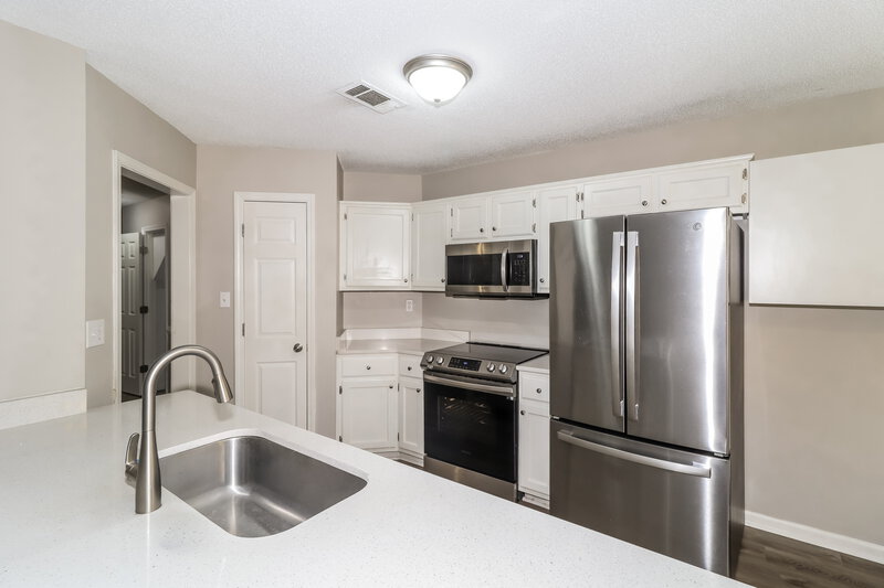 2,315/Mo, 8690 Sandy Hill Cv E Cordova, TN 38018 Kitchen View 2