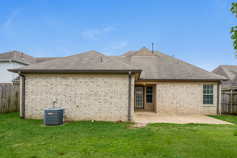 1,890/Mo, 7959 Ridgedale Dr Olive Branch, MS 38654 Rear View