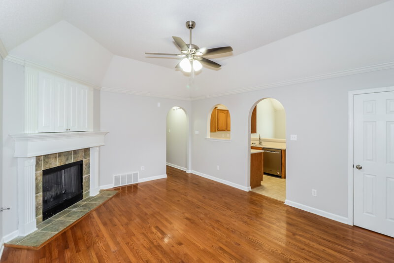 1,565/Mo, 10095 Cross Hill Dr Cordova, TN 38018 Living Room View 2