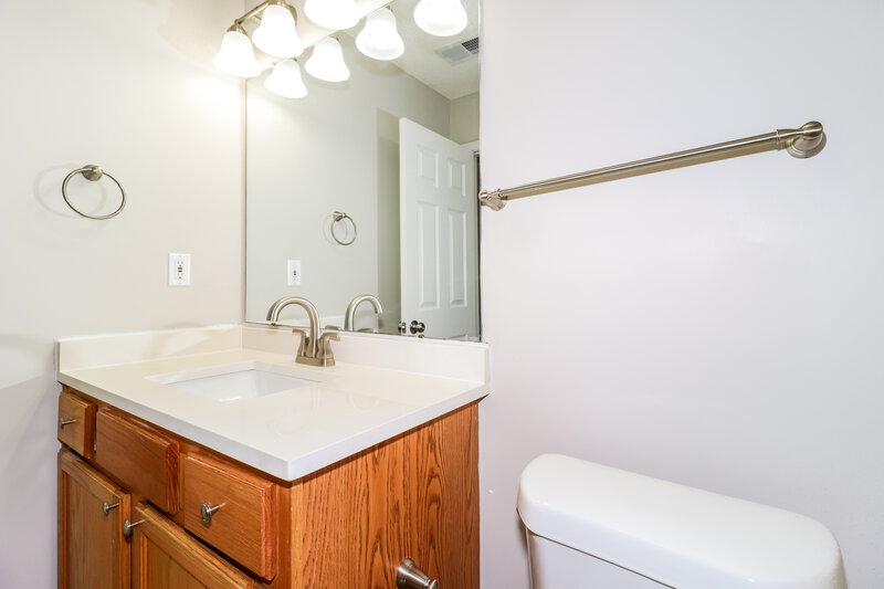 1,565/Mo, 10095 Cross Hill Dr Cordova, TN 38018 Bathroom View