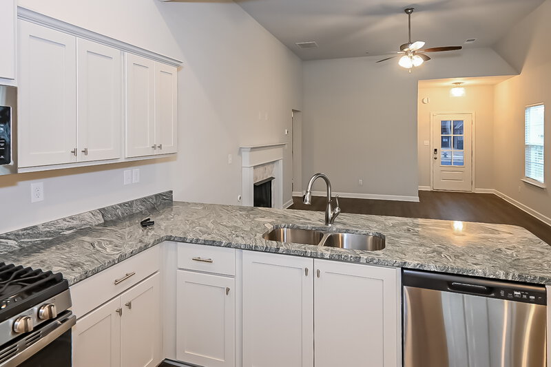 2,940/Mo, 8105 Aiden Rd Southaven, MS 38671 Kitchen View