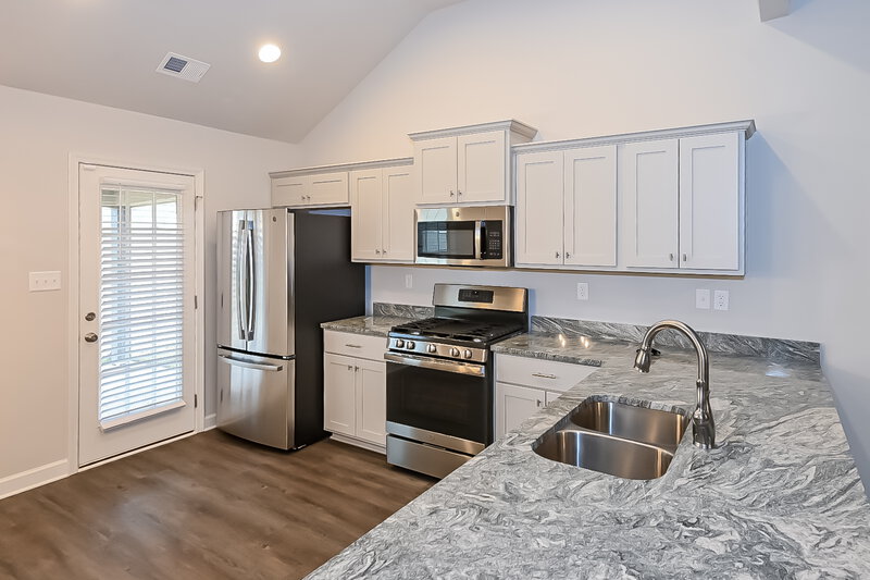 2,940/Mo, 8105 Aiden Rd Southaven, MS 38671 Kitchen View 2