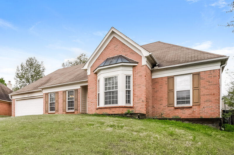 2,105/Mo, 2663 Cross Vine Cv S Memphis, TN 38016 Front View