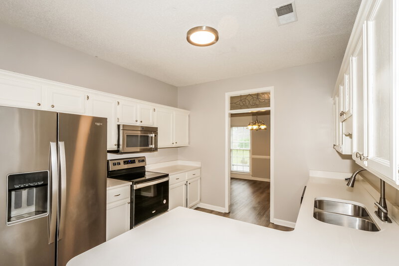 2,105/Mo, 2663 Cross Vine Cv S Memphis, TN 38016 Kitchen View