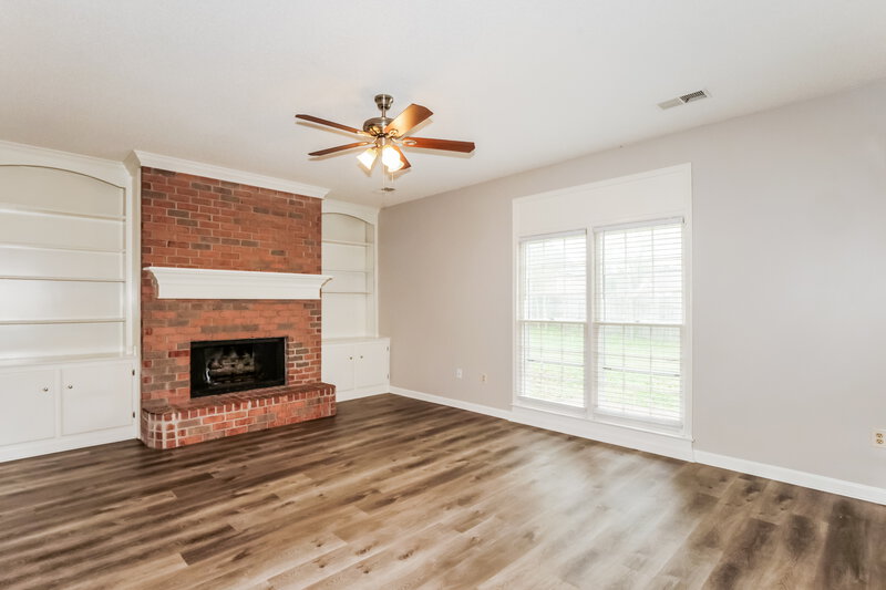 2,105/Mo, 2663 Cross Vine Cv S Memphis, TN 38016 Family Room View