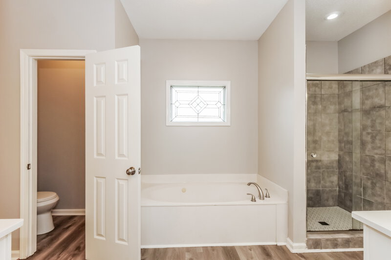 2,105/Mo, 2663 Cross Vine Cv S Memphis, TN 38016 Main Bathroom View