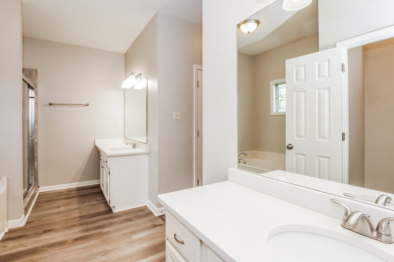 2,105/Mo, 2663 Cross Vine Cv S Memphis, TN 38016 Main Bathroom View 2