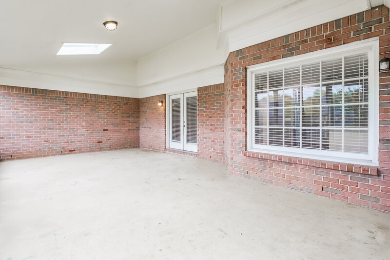 2,105/Mo, 2663 Cross Vine Cv S Memphis, TN 38016 Screen Porch View