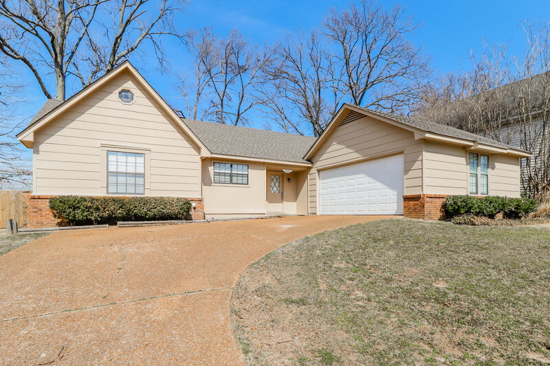 2,005/Mo, 5642 Crievewood Dr Memphis, TN 38135 Front View