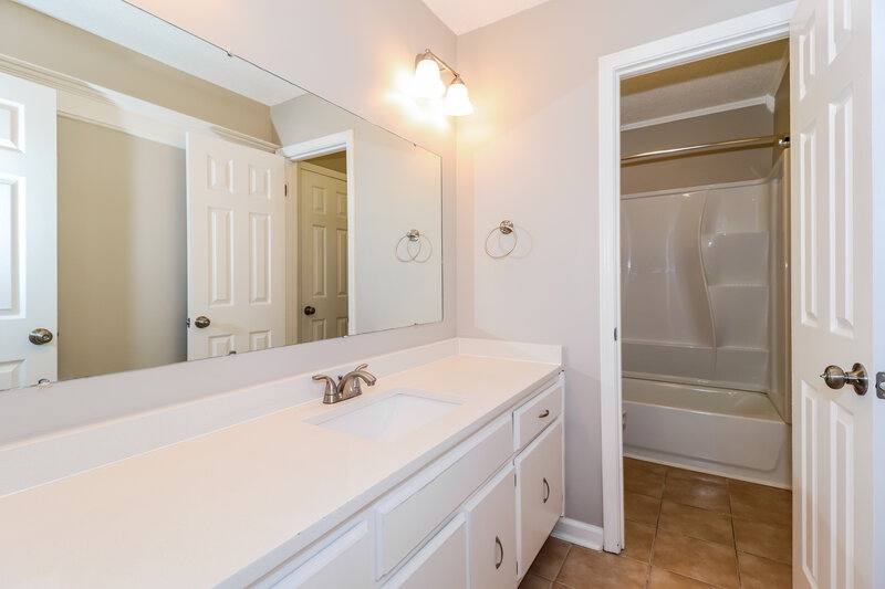 2,005/Mo, 5642 Crievewood Dr Memphis, TN 38135 Bathroom View