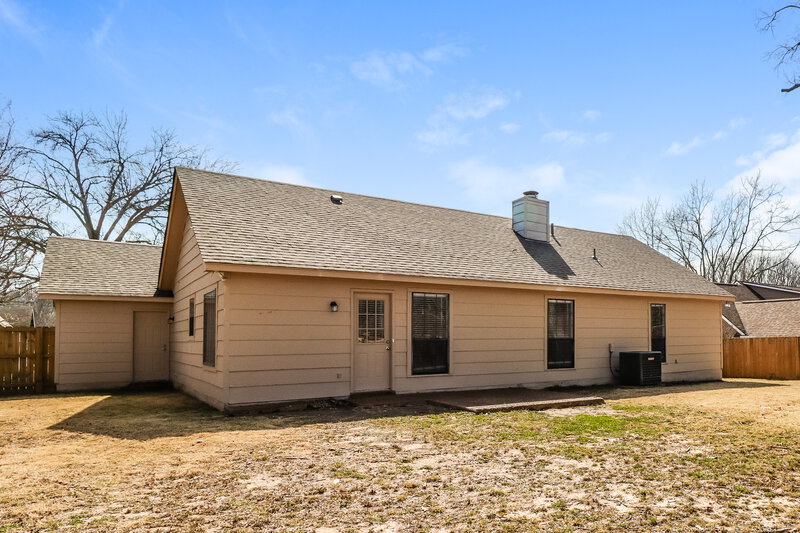 2,005/Mo, 5642 Crievewood Dr Memphis, TN 38135 Rear View