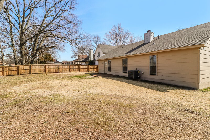 2,005/Mo, 5642 Crievewood Dr Memphis, TN 38135 Rear View 2