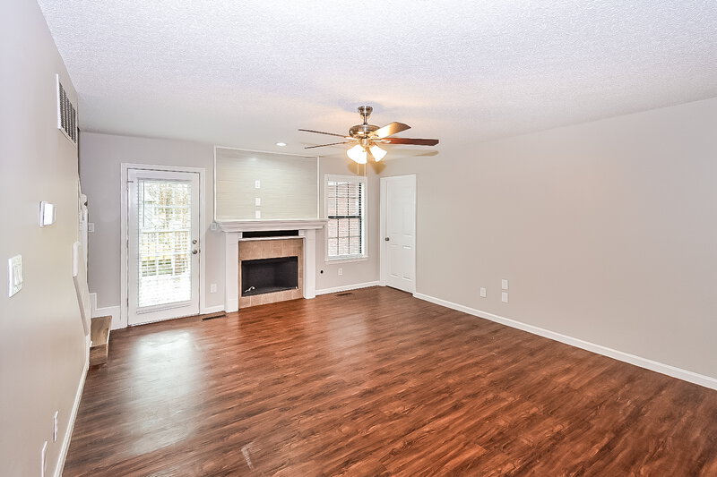 1,900/Mo, 4000 Windermere Dr Nesbit, MS 38651 Living Room View