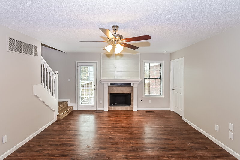 1,900/Mo, 4000 Windermere Dr Nesbit, MS 38651 Living Room View 2