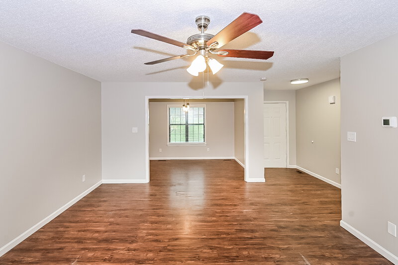 1,900/Mo, 4000 Windermere Dr Nesbit, MS 38651 Living Room View 3