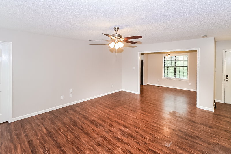 1,900/Mo, 4000 Windermere Dr Nesbit, MS 38651 Living Room View 4