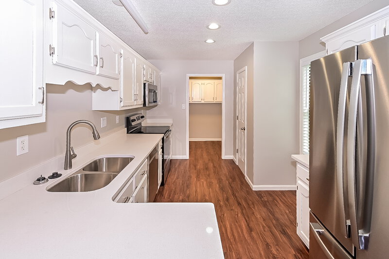 1,900/Mo, 4000 Windermere Dr Nesbit, MS 38651 Kitchen View