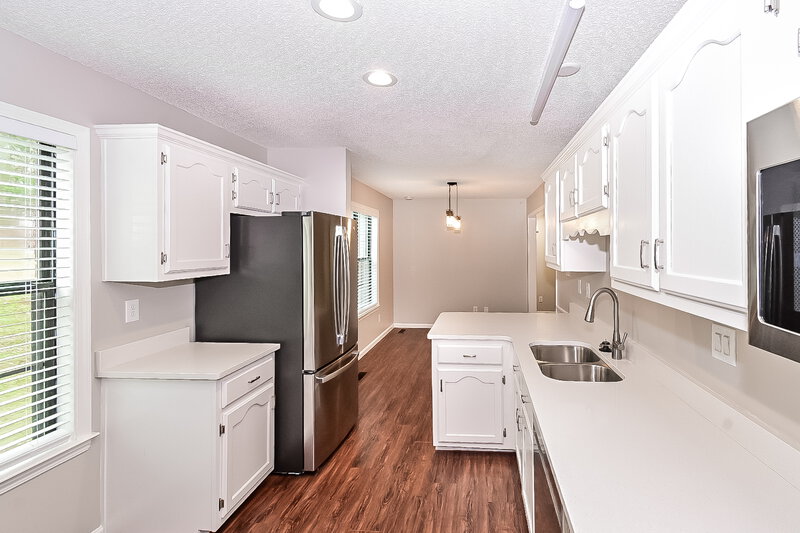 1,900/Mo, 4000 Windermere Dr Nesbit, MS 38651 Kitchen View 2