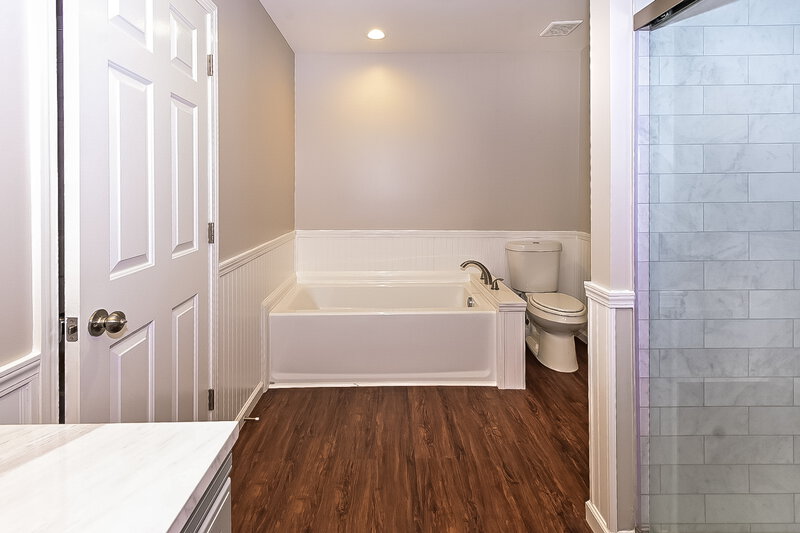 1,900/Mo, 4000 Windermere Dr Nesbit, MS 38651 Main Bathroom View 2