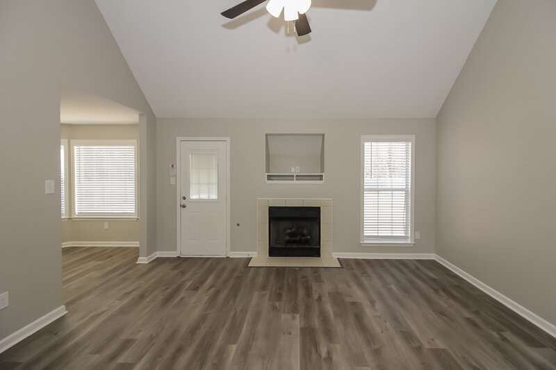 2,095/Mo, 200 Cameron Drive Oakland, TN 38060 Living Room View 2