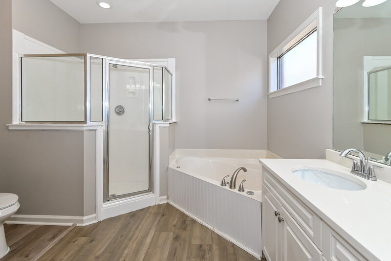 2,760/Mo, 8116 Port Douglas Dr Memphis, TN 38018 Main Bathroom View
