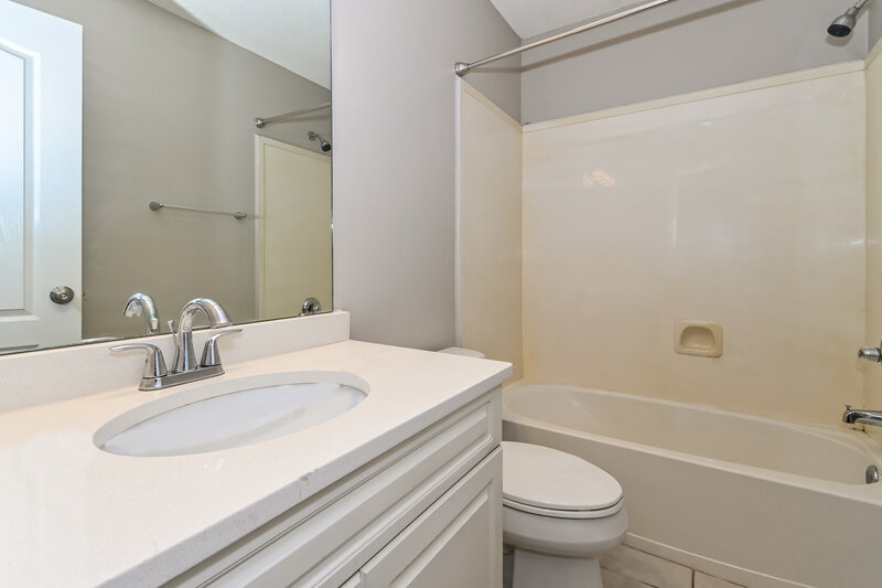 2,760/Mo, 8116 Port Douglas Dr Memphis, TN 38018 Bathroom View