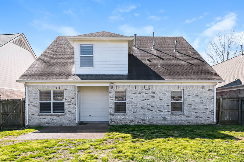 2,760/Mo, 8116 Port Douglas Dr Memphis, TN 38018 Rear View