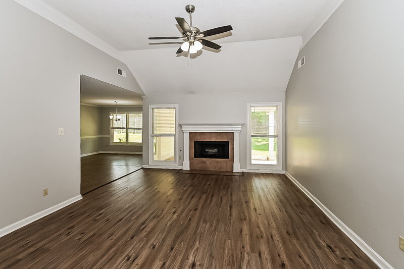 2,100/Mo, 1740 Meadow River Cv Cordova, TN 38016 Living Room View