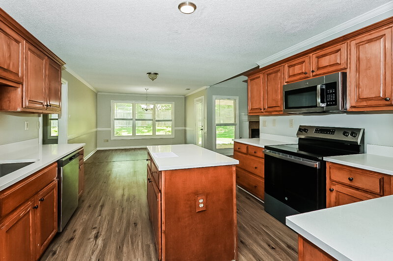 2,100/Mo, 1740 Meadow River Cv Cordova, TN 38016 Kitchen View 2