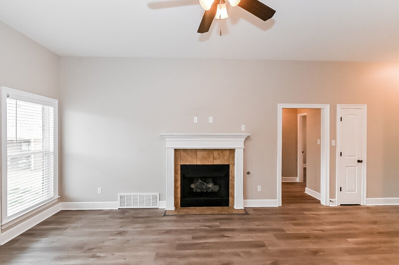 2,010/Mo, 3110 Logans Loop Hernando, MS 38632 Living Room View 2