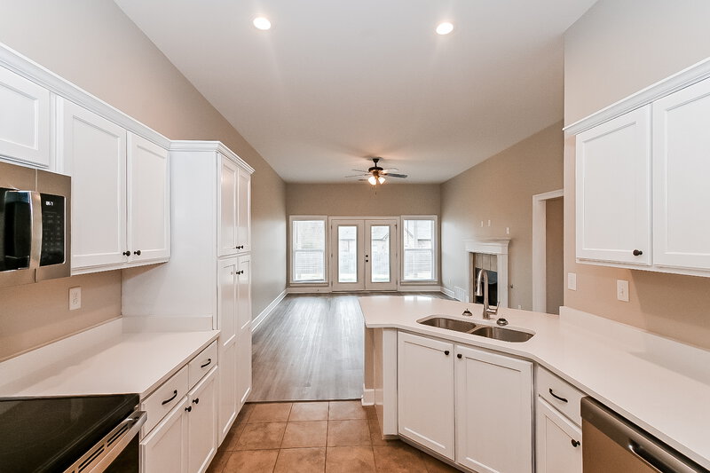 2,010/Mo, 3110 Logans Loop Hernando, MS 38632 Kitchen View 2