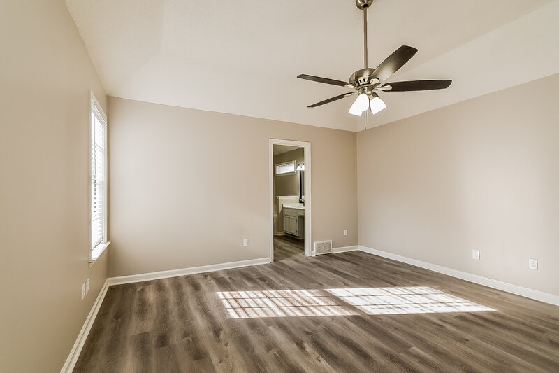 2,215/Mo, 3667 Tiffany Oaks Ln Bartlett, TN 38135 Main Bedroom View 2