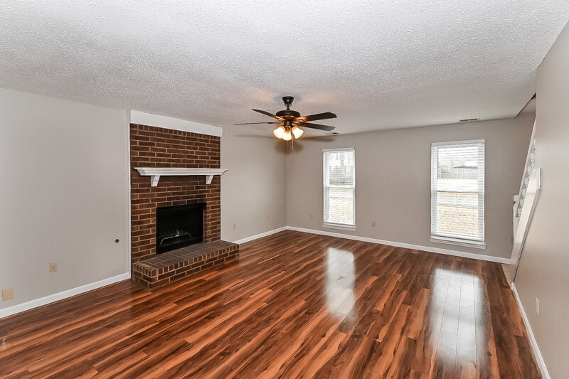 2,800/Mo, 2780 White Oak Dr Nesbit, MS 38651 Living Room View