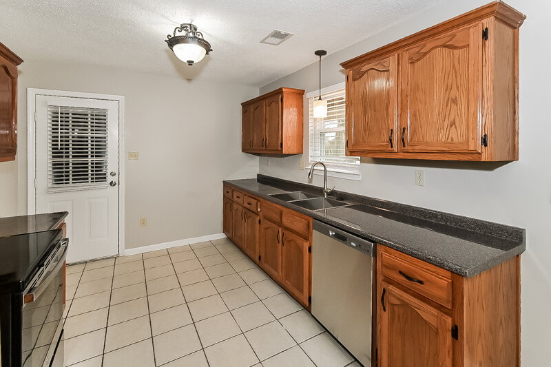 2,800/Mo, 2780 White Oak Dr Nesbit, MS 38651 Kitchen View