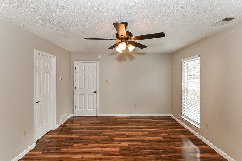 2,800/Mo, 2780 White Oak Dr Nesbit, MS 38651 Main Bedroom View