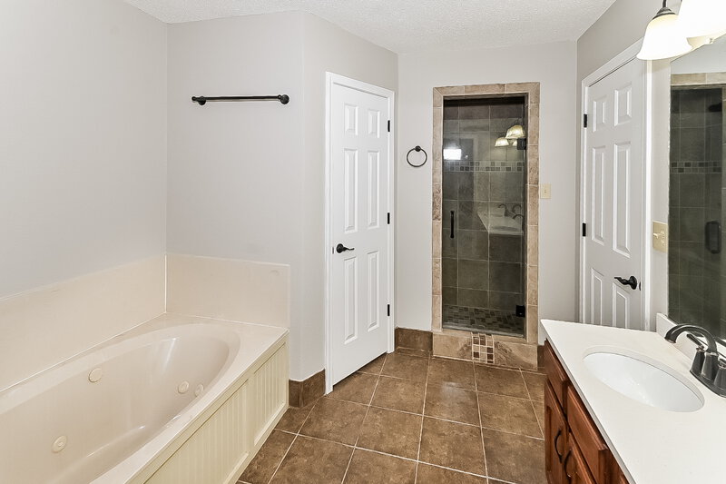 2,800/Mo, 2780 White Oak Dr Nesbit, MS 38651 Main Bedroom View 3