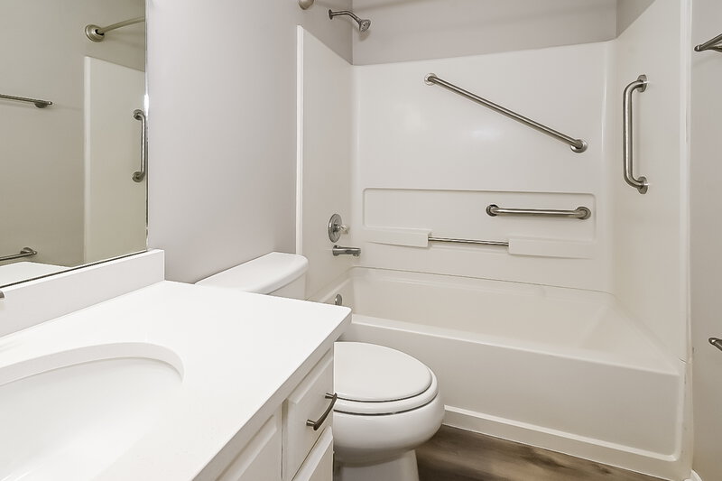 1,815/Mo, 10448 Maplebrook Ln Olive Branch, MS 38654 Main Bathroom View