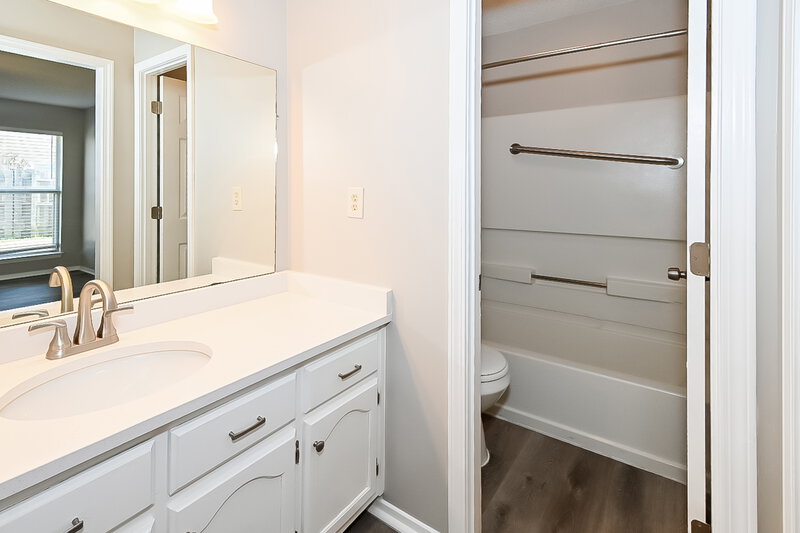 1,815/Mo, 10448 Maplebrook Ln Olive Branch, MS 38654 Bathroom View