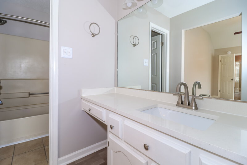 1,545/Mo, 6904 Lagrange Cir S Cordova, TN 38018 Main Bathroom View