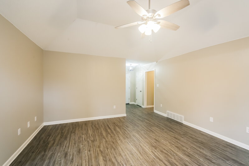 1,745/Mo, 5431 Fernglen St Memphis, TN 38141 Living Room View 2