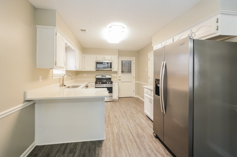 1,745/Mo, 5431 Fernglen St Memphis, TN 38141 Kitchen View 2