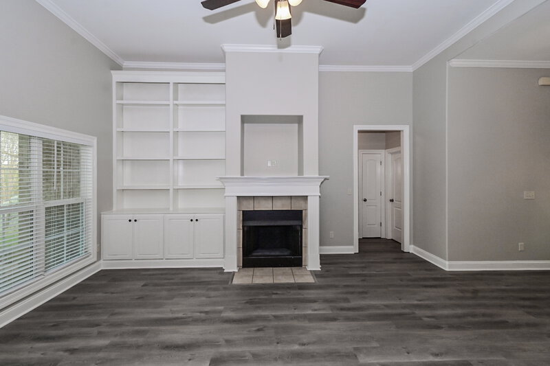 2,370/Mo, 3547 Thorn Tree Ln Southaven, MS 38672 Living Room View 3