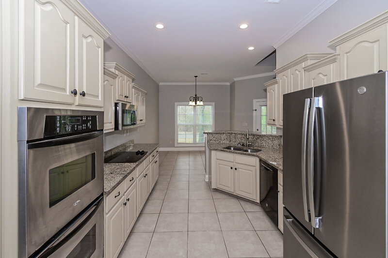2,370/Mo, 3547 Thorn Tree Ln Southaven, MS 38672 Kitchen View
