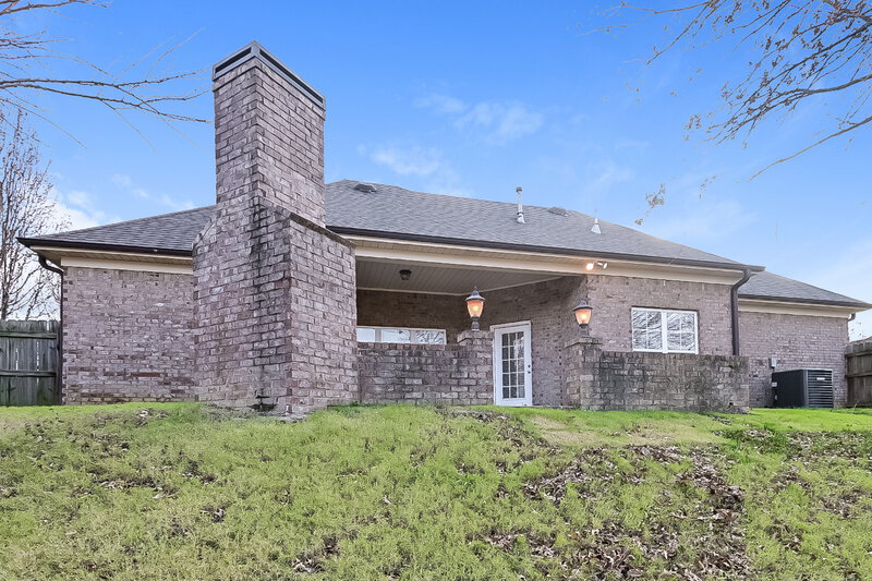 2,370/Mo, 3547 Thorn Tree Ln Southaven, MS 38672 Rear View