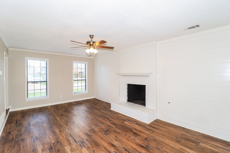 2,060/Mo, 7733 Deerfield Trce Memphis, TN 38133 Living Room View 2