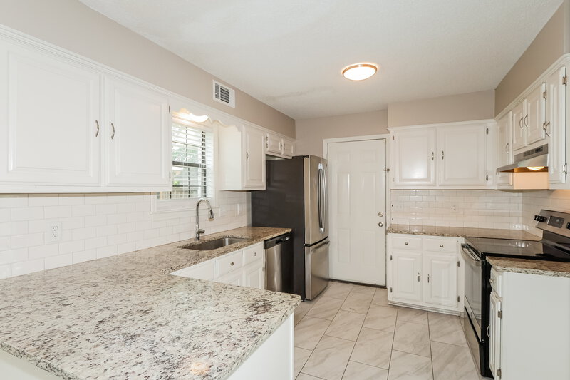 1,800/Mo, 7733 Deerfield Trce Memphis, TN 38133 Kitchen View